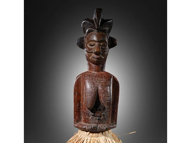 A wooden yaka sculpture, democratic republic of the congo, late 19th/ early 20thc (+) height: 55 cm. (21.64 in.), incl. stand: 63 cm. (24.80 in.) - afbeelding 10 van  10