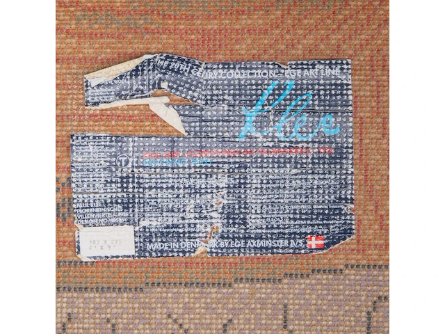 A woollen carpet after an abstract design by paul klee (1879-1940), 'florentinisches villen viertel' from 1926 275 x 183 cm. (108.26 x 72.04 in.) - afbeelding 4 van  7
