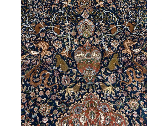 A woollen oriental persian rug decorated with various animals 380 x 301 cm. (149.61 x 118 1/2 in.) - afbeelding 2 van  10