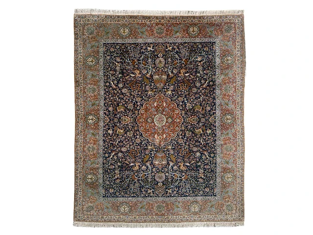 A woollen oriental persian rug decorated with various animals 380 x 301 cm. (149.61 x 118 1/2 in.) - afbeelding 1 van  10