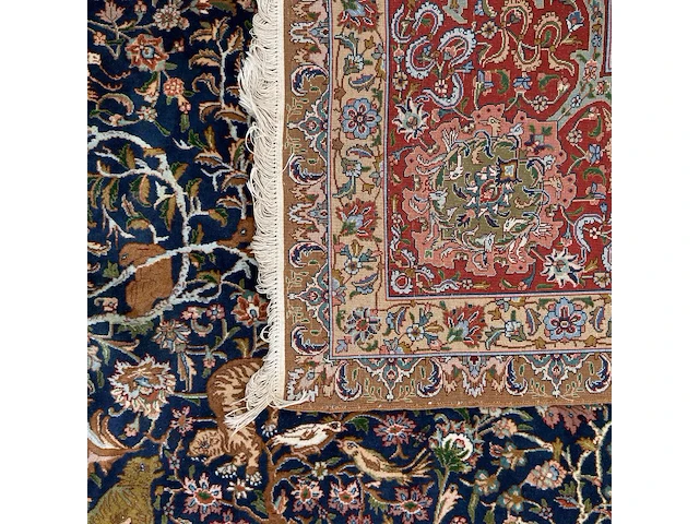 A woollen oriental persian rug decorated with various animals 380 x 301 cm. (149.61 x 118 1/2 in.) - afbeelding 4 van  10