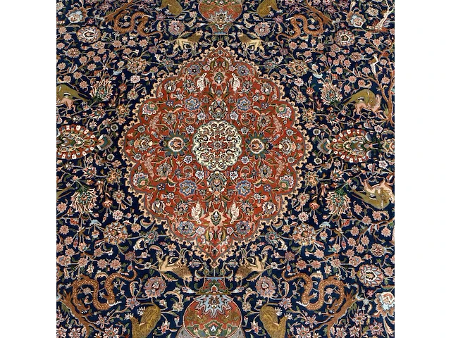 A woollen oriental persian rug decorated with various animals 380 x 301 cm. (149.61 x 118 1/2 in.) - afbeelding 5 van  10