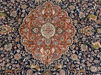A woollen oriental persian rug decorated with various animals 380 x 301 cm. (149.61 x 118 1/2 in.) - afbeelding 5 van  10