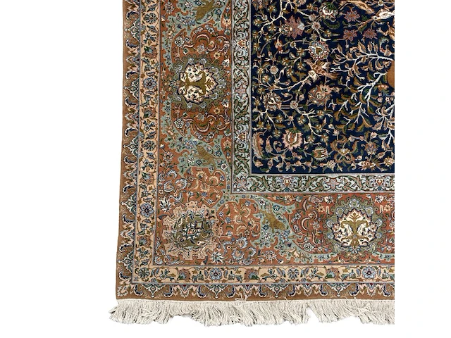 A woollen oriental persian rug decorated with various animals 380 x 301 cm. (149.61 x 118 1/2 in.) - afbeelding 6 van  10