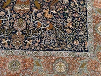 A woollen oriental persian rug decorated with various animals 380 x 301 cm. (149.61 x 118 1/2 in.) - afbeelding 9 van  10