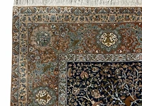 A woollen oriental persian rug decorated with various animals 380 x 301 cm. (149.61 x 118 1/2 in.) - afbeelding 10 van  10