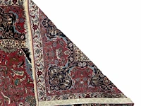 A woollen oriental persian rug, decorated with various birds and animals 301 x 416 cm. (118 1/2 x 163.78 in.) - afbeelding 2 van  7
