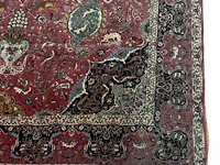 A woollen oriental persian rug, decorated with various birds and animals 301 x 416 cm. (118 1/2 x 163.78 in.) - afbeelding 5 van  7
