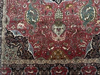 A woollen oriental persian rug, decorated with various birds and animals 301 x 416 cm. (118 1/2 x 163.78 in.) - afbeelding 7 van  7