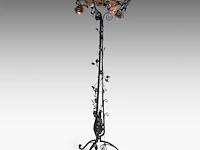 A wrought iron floral decorated floor lamp with glass paste coupe 185 cm. (72.82 in.), ø coupe: 59 cm. (23.23 in.) - afbeelding 4 van  7