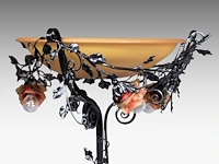 A wrought iron floral decorated floor lamp with glass paste coupe 185 cm. (72.82 in.), ø coupe: 59 cm. (23.23 in.) - afbeelding 5 van  7