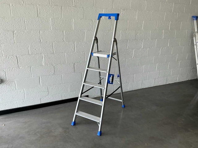 A019-105 trapladder - afbeelding 1 van  10