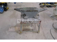 Aambeeld en stand - afbeelding 3 van  6