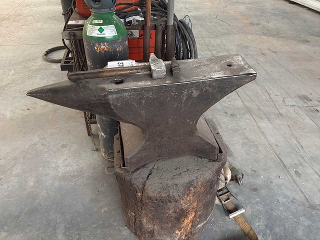 Aambeeld - afbeelding 3 van  7