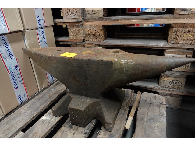 Aambeeld - afbeelding 2 van  5