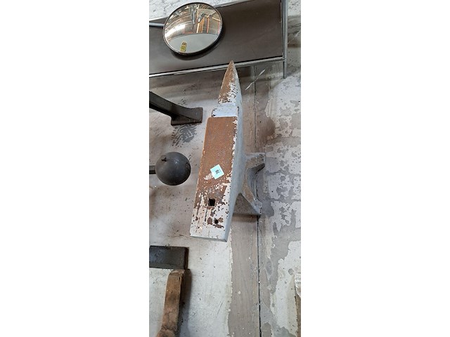 Aambeeld - afbeelding 2 van  2