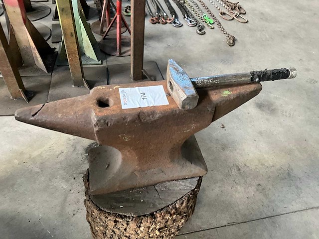 Aambeeld - afbeelding 4 van  4