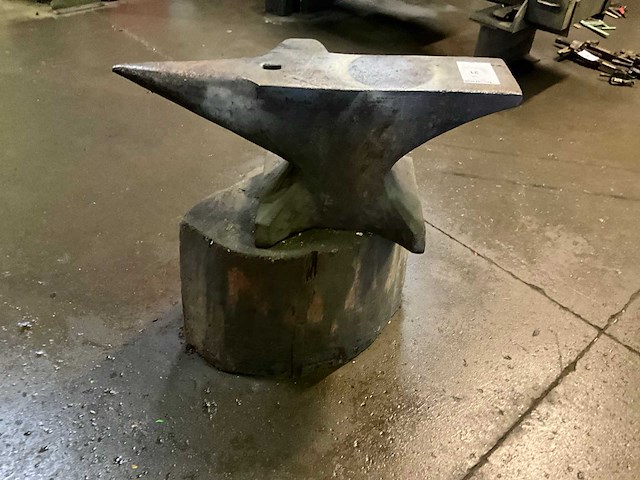 Aambeeld - afbeelding 3 van  4