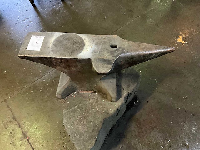 Aambeeld - afbeelding 4 van  4