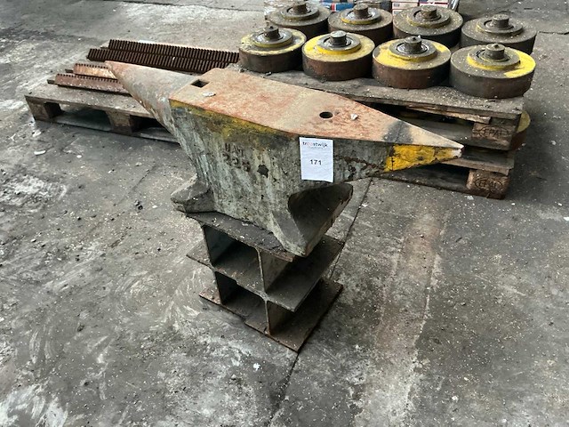 Aambeeld - afbeelding 1 van  2