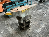 Aambeeld - afbeelding 2 van  2