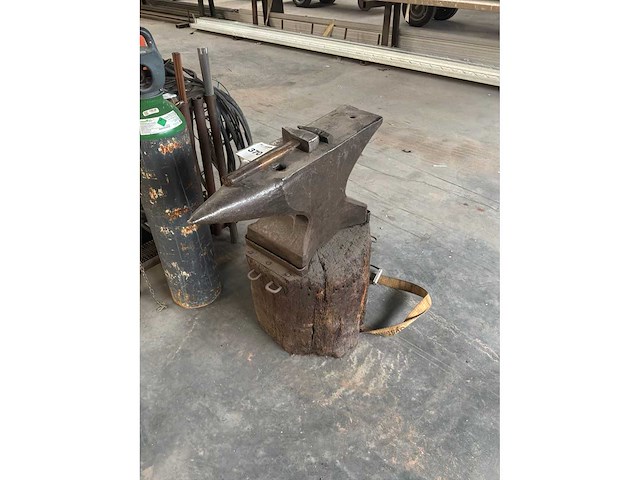 Aambeeld - afbeelding 1 van  7