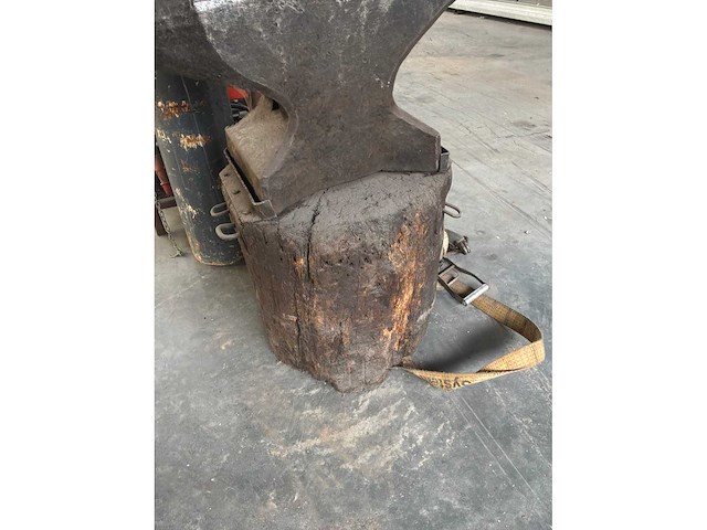 Aambeeld - afbeelding 4 van  7