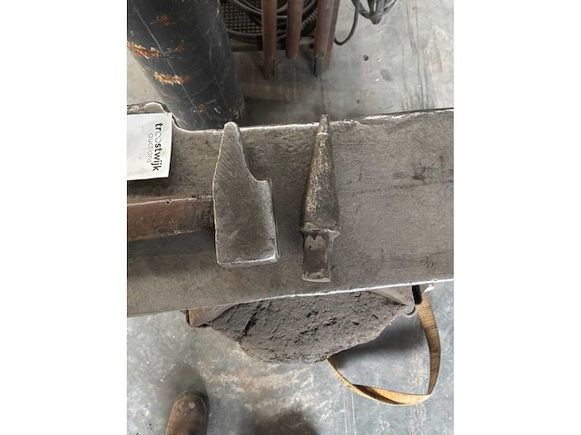 Aambeeld - afbeelding 6 van  7