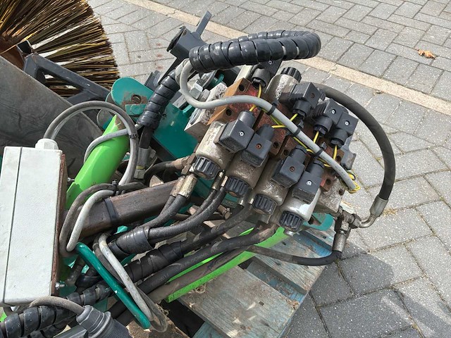 Aanbouw onkruidborstel - afbeelding 5 van  10