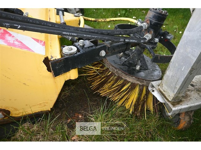 Aanbouwveegmachine yellow bull - afbeelding 2 van  10