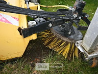 Aanbouwveegmachine yellow bull - afbeelding 2 van  10