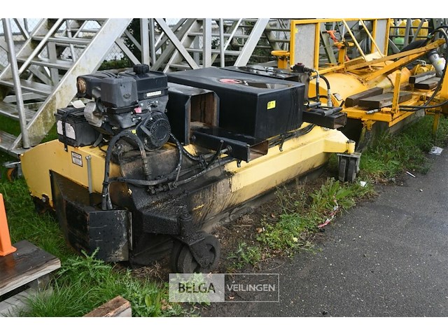 Aanbouwveegmachine yellow bull - afbeelding 1 van  10