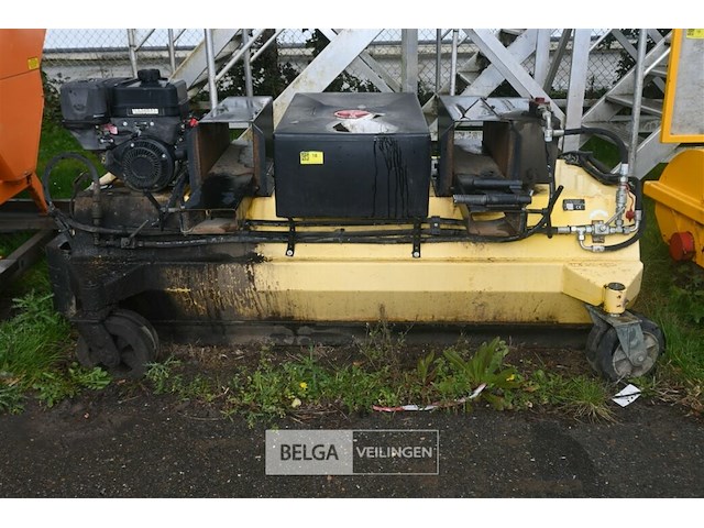 Aanbouwveegmachine yellow bull - afbeelding 3 van  10