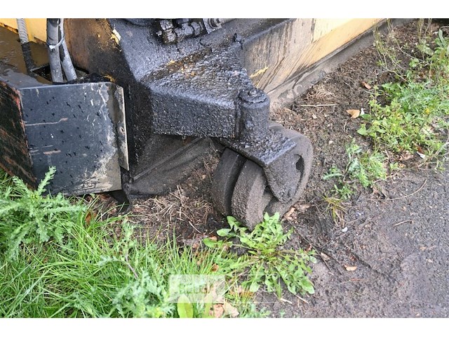 Aanbouwveegmachine yellow bull - afbeelding 5 van  10