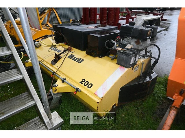 Aanbouwveegmachine yellow bull - afbeelding 6 van  10