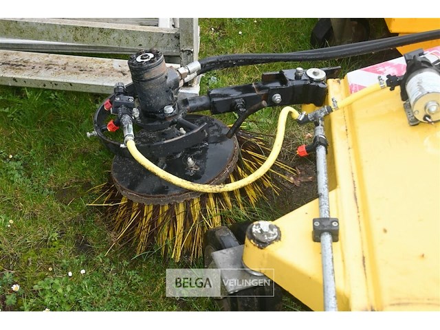 Aanbouwveegmachine yellow bull - afbeelding 7 van  10