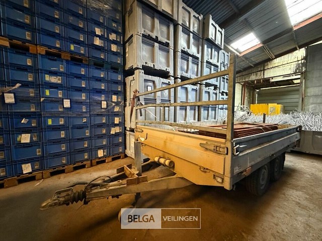 Aanhangwagen hapert, dubbelasser, geremd, zonder inhoud - afbeelding 1 van  9