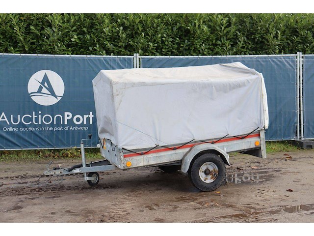 Aanhangwagen met basch - afbeelding 1 van  1