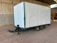 Aanhangwagen met bobindus stroomgenerator