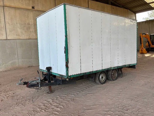Aanhangwagen met bobindus stroomgenerator - afbeelding 1 van  22
