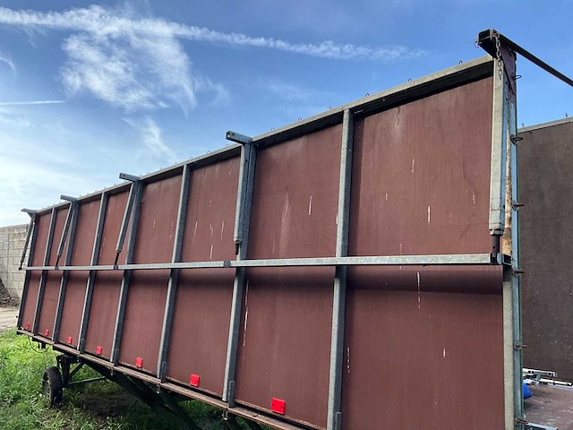 Aanhangwagen met podiumopbouw - afbeelding 9 van  24