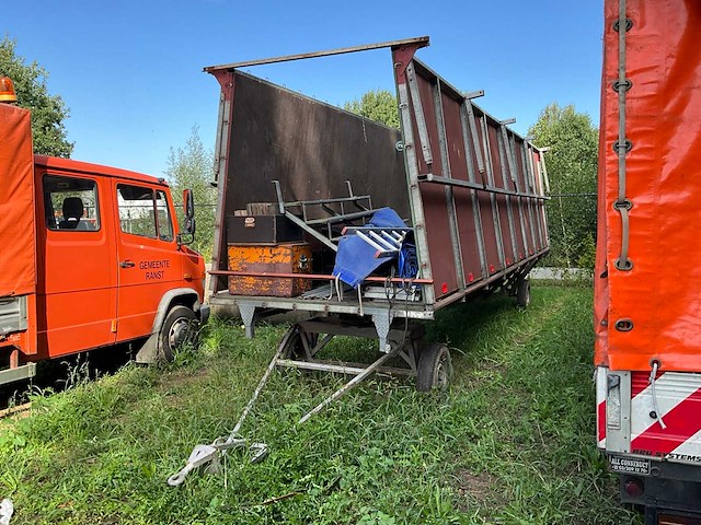 Aanhangwagen met podiumopbouw - afbeelding 1 van  24