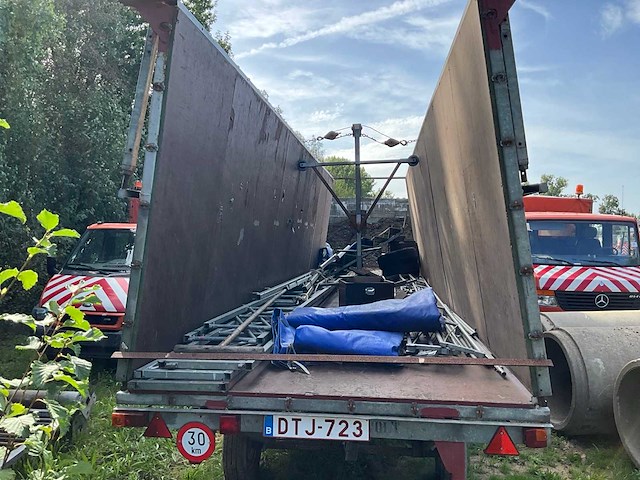 Aanhangwagen met podiumopbouw - afbeelding 18 van  24