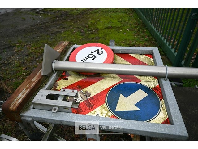 Aanhangwagen met signalisatie - afbeelding 6 van  9