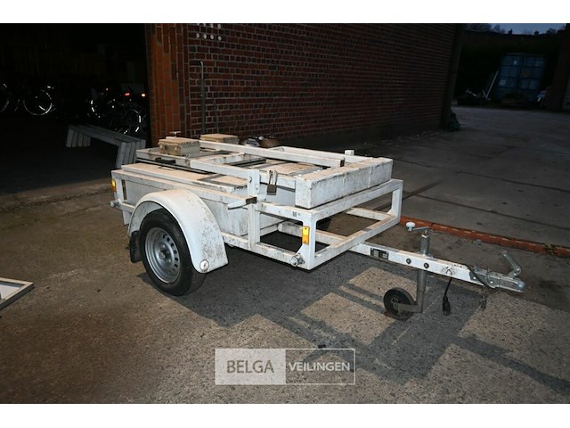 Aanhangwagen met signalisatie - afbeelding 1 van  9