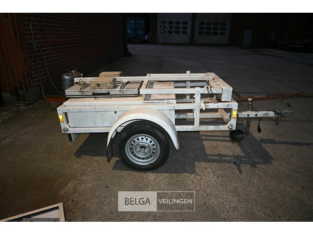 Aanhangwagen met signalisatie - afbeelding 2 van  9