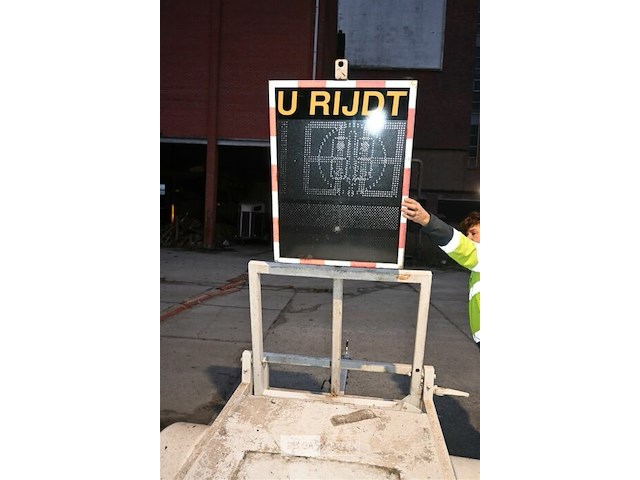 Aanhangwagen met signalisatie - afbeelding 3 van  9