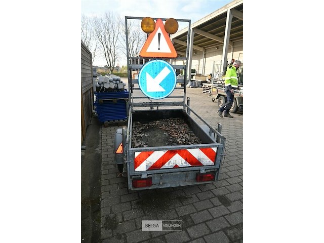 Aanhangwagen met signalisatie - afbeelding 2 van  7