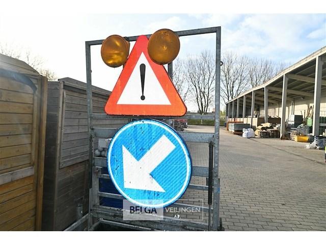 Aanhangwagen met signalisatie - afbeelding 3 van  7
