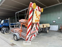 Aanhangwagen met wegsignalisatie